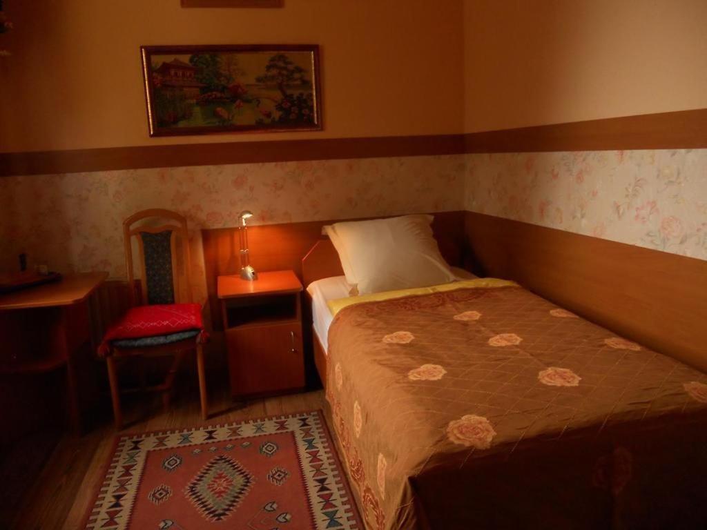 Hotel Karolina Tarnobrzeg Exteriör bild