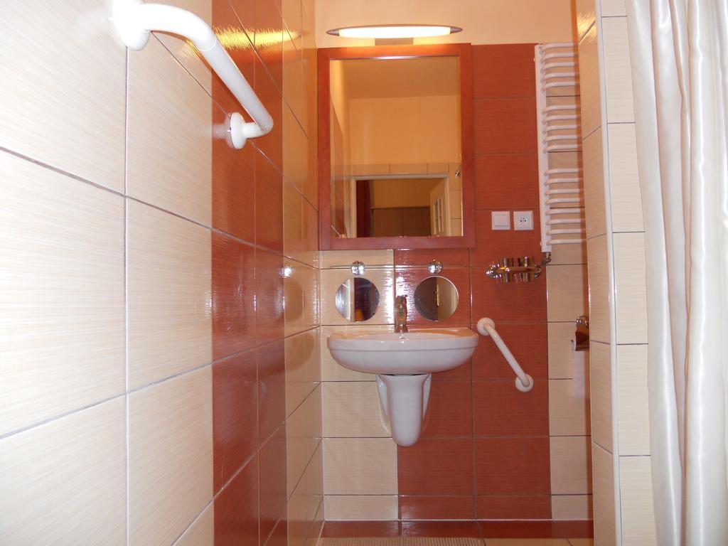 Hotel Karolina Tarnobrzeg Exteriör bild