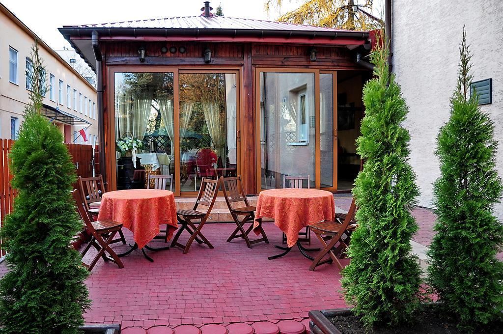 Hotel Karolina Tarnobrzeg Exteriör bild