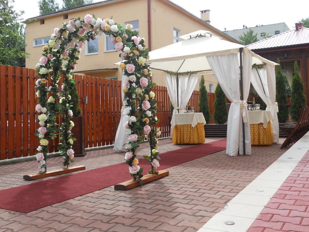 Hotel Karolina Tarnobrzeg Exteriör bild